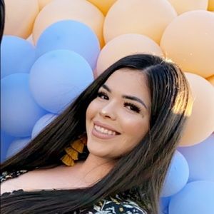 Meet your Posher, Raquel